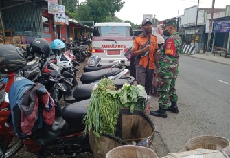 Satgas Covid sosialisasi tentang protokol kesehatan di Pasar Padamara, kemudian Operasi Yustisi penertiban pelaksanaan protokol kesehatan.Jumat (27/11/2020),