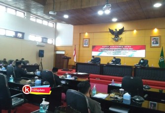 Rapat Paripurna DPRD Kota Blitar, Senin (16/11/2020) (foto : Faisal NR / Klikwarta.com) 