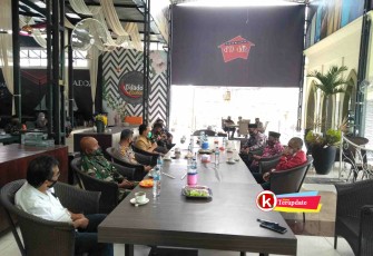 Silaturahmi Pjs Walikota Blitar, Forkopimda Kota Blitar Bersama Paslon Nomor Urut 2 Santoso-Tjutjuk (foto : Faisal NR / Klik Warta) 