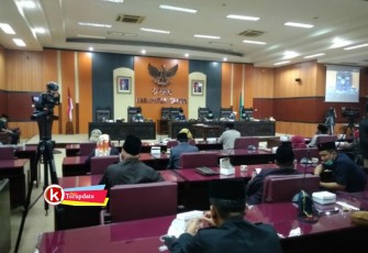 Rapat Paripurna DPRD Kabupaten Blitar Sabtu, 28 November 2020. (foto : Faisal NR / Klik Warta) 
