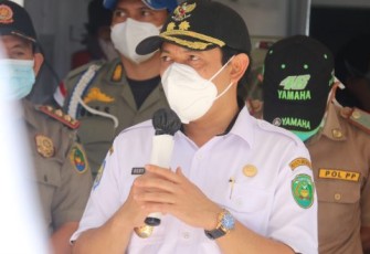 Wakil Walikota Bengkulu Dedy Wahyudi Saat Memberikan Arahan Kepada Para Personil Satpol PP di Halaman Kantor Satpol PP Kota Bengkulu