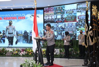 Kapolri Jenderal Idham Azis yang diwakili oleh Wakapolri Komjen Gatot Eddy Pramono memberikan pengarahan kepada seluruh Perwira Tinggi (Pati) dan Kombes yang bertugas di luar struktur Polri di Rupatama Mabes Polri, Jakarta, Rabu (2/12). 