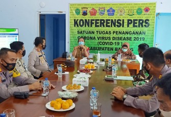 Brigjen Pol (Purn) Oneng Subroto melaksanakan kunjungan monitoring Operasi Aman Nusa Covid-19, di Mapolres Batang, Selasa (1/12/2020).