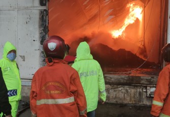 Gudang pabrik Teh Dandang yang berada di di Jalan Raya Urip Sumoharjo No.74, Sambong, Kecamatan Batang, Kabupaten Batang ludes terbakar, Minggu (6/12/2020) pagi.
