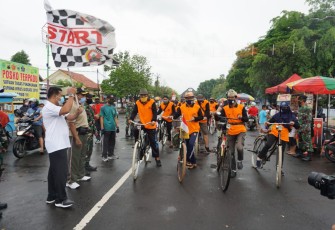 Dalam Rangka Melaksanakan Komunikasi Sosial (Komsos) Kodim Batang Mengadakan Gowes Bareng Bersama Komunitas Sepeda Onthel (Papitob) Batang