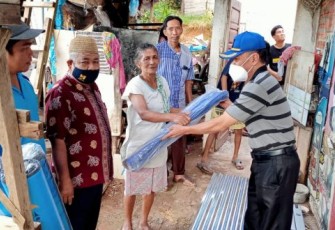 Dinsos Kota Bengkulu dan BPBD Bantu Warga Terdampak Angin Badai