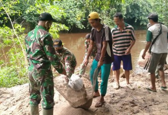 Satgas Pamtas 407/PK di Sektor Timur Perbatasan Kalimantan Barat 