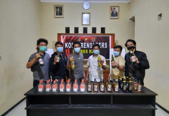 Polres Kaur Amankan Puluhan Botol Miras