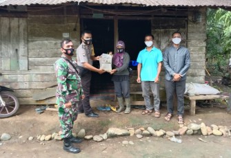 Ringankan Beban Warga Terdampak Pandemi Polda Bengkulu Kembali Bagikan Bantuan Beras