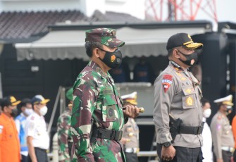Kodam IV/Diponegoro Bersama Polda Jateng dan Pemerintah Provinsi Jateng Melakukan Apel Gelar Pasukan Operasi Lilin Candi 2020 di Halaman Mapolda Jateng Jl Pahlawan No 1 Kota Semarang 
