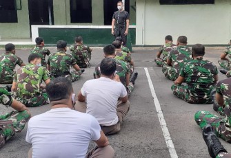 Komandan Kodim 0715/Kendal Letkol Inf Iman Widhiarto ST Memimpin Apel Pagi Seluruh Anggota