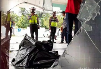 Sebanyak 14 warga Desa Sawojajar Kecamatan Wanasari Kabupaten Brebes Sabtu Mengamuk dan Memaksa Masuk RSUD Brebes Untuk Mengambil Paksa Jenazah