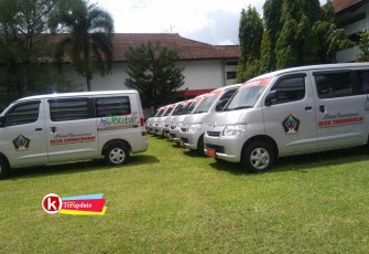 Penampakan Mobil Hadiah untuk Desa dan Kelurahan yang Berprestasi (foto : Faisal NR / Klik Warta) 