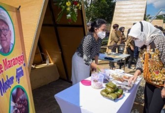 Bupati Purwakarta Anne Ratna Mustika Bersama Peserta Lomba Dalam Festival Maranggi 2020