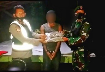 Satgas Pamtas Yonif MR 413 Kostrad Gagalkan Penyelundupan 1 Kg Ganja di Jalur Utama Perbatasan RI-PNG 