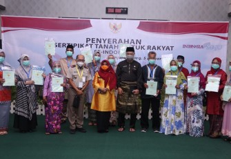 375 Warga Tanjung Pinang Terima Sertifikat Tanah