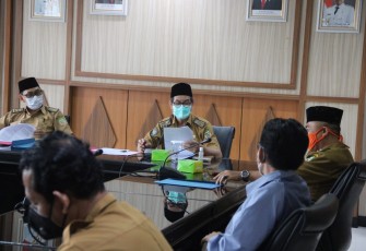 Asisten III Setda Provinsi Bengkulu Gotri Suyanto Pimpin Rapat Pembahasan Pemanfaatan Lahan di Ruang Rapat Rafflesia Kantor Gubernur Bengkulu
