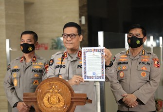 Kadiv Humas Polri Irjen Pol. Raden Prabowo Argo Yuwono SIK MSi Saat Memberikan Keterangan di Depan Media