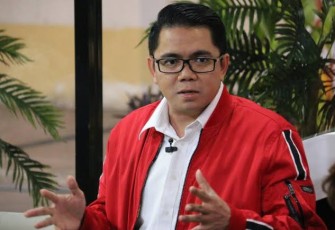 Anggota Komisi III DPR RI Arteria Dahlan Saat Memberikan Keterangan Kepada Media