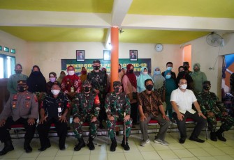 Korem 071/Wijayakusuma Melaksanakan Bhakti Sosial Dengan Membagikan Ratusan Sembako Kepada Masyarakat Kurang Mampu di Wilayah Purbalingga