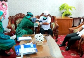 Walikota Bengkulu Helmi Hasan dan wakil walikota Dedy Wahyudi Saat Dilakukan Screening