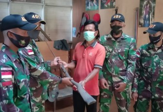 Pos Jaung menerima penyerahan senjata api rakitan jenis Lantak secara sukarela dari masyarakat