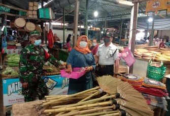 Pasar Harjodaksino Jadi Sasaran Edukasi Penerapan PPKM