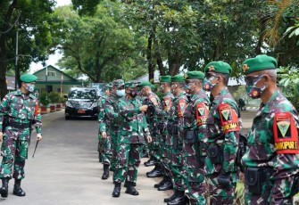 Satuan Yonif 403/Wirasada Pratista Menerima Kunjungan Tim Riksiapops Mabes TNI Yang dipimpin oleh Wakil Asisten Operasi Panglima TNI Marsma TNI Tedi Rizalihadi