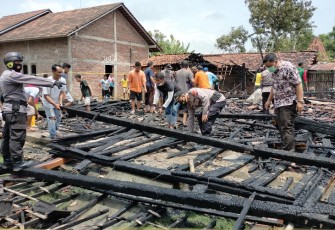 Satu Rumah Ludes Terbakar