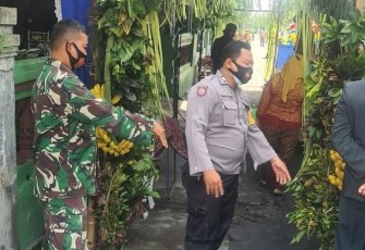 Bhabinkamtipmas Polsek Banyudono dan Team Gugus Tugas Kecamatan Mojosongo melaksanakan kegiatan pemantauan atau monitoring hajatan akad nikah putri dari bapak Giyatno RT 6 RW 3 Nogo Mulyo Desa Cangkringan Kecamatan Banyudono Kabupaten Boyolali