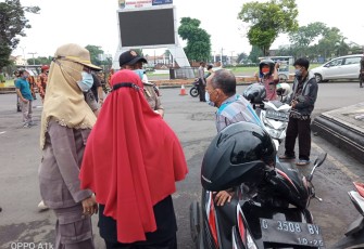 Tim Gugus Tugas Penanganan dan Pengendalian COVID-19 Kabupaten Batang menggelar Operasi Yustisi penegakan protokol kesehatan (prokes)
