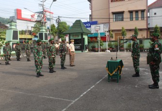Kasdim Mayor Inf Nurul Muthahar, S.Ag., M.Pd pada Senin, (25/1) pimpin anggota dan PNS untuk melaksanakan apel pagi yang bertempat di halaman Makodim.