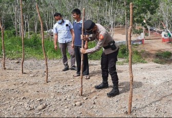 Polsek Sukaraja Bersama Masyarakat Tutup Wisata Pemandian Napal Jungur
