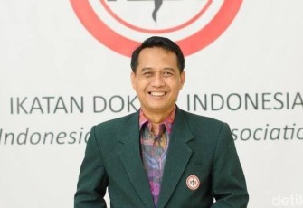 Ketua Umum Pengurus Besar Ikatan Dokter Indonesia dr Daeng M Faqih SH MH