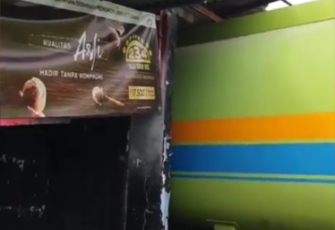 Truk Tangki Tabrak Tiga Rumah Warga  Jalan Kapuas Raya Kelurahan Lingkar Barat Kecamatan Gading Cempaka Kota Bengkulu