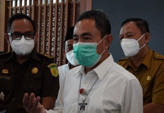 Bupati Pati Haryanto ketika memberikan pernyataan kepada media