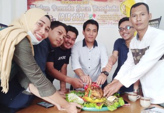 Pengurus IPJB saat potong tumpeng