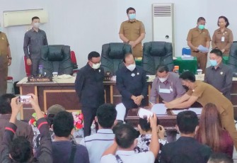 Penandatanganan Berita Acara dan Surat Pemberhentian Walikota dan Walikota Bitung Periode 2014-2021 dan Pengesahan Pengangkatan Walikota dan Walikota Bitung Terpilih Untuk Periode 2021-2024
