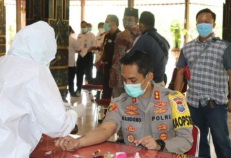Kapolres Bersama Forkopimda Tulungagung dan Tokoh Masyarakat Ikuti Screening Jelang Vaksinasi Covid-19