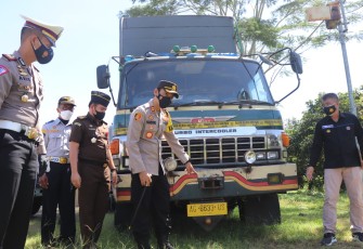 Satlantas Poles Tulungagung Tindak Tegas Truk Over Dimensi