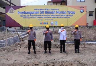 Gubernur Sulsel dan Kapolri Resmikan Pembangunan Rumah Polisi Korban Gempa di Sulbar