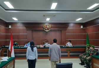 Pengadilan Militer III-17 Manado Kembali Laksanakan Persidangan Perkara Penganiayaan yang Dilakukan Oleh Tiga Anggota TNI 