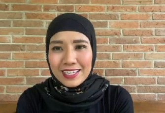 Dr. Devie Rahmawati M. Hum