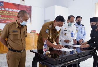 Bupati Bengkulu Utara Ir H Mian Saat Menandatangani MoU