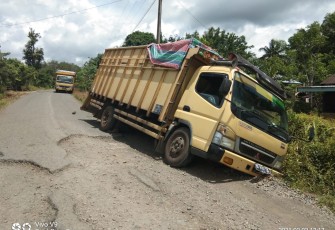 Jalan Rusak di Arma Jaya Picu Puluhan Kecelakaan