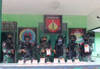 Satgas Pamtas RI-MLY Yonif 407/PK Pos Sei Tekam mengamankan 20 kantong gula pasir merek CSR The Better Choise Made in Malaysia. Gula ilegal tersebut diamankan di sekitar jalan tikus di Desa Sei Tekam, Kecamatan Sekayam, Kabupaten Sanggau, Kalbar.
