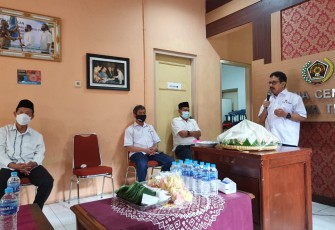 Ketua PWI Jateng sedang memberikan sambutan di hari syukuran HPN di Gedung Pers Jateng, Semarang, Senin (8/2) pagi,