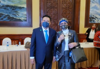 Ketua Umum PERADI bersama Wasekjen PERADI foto bersama saat Pelantikan Pengurus DPN PERADI, Senin 8/2/2021