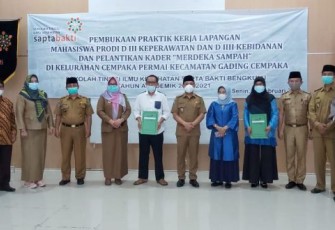 Wakil Walikota Bengkulu Dedy Wahyudi Saat Menghadiri Acara di Stikes Sapta Bakti Bengkulu