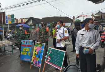 Koramil 08/Baki melaksanakan kegiatan himbauan protkol kesehatan 5M 